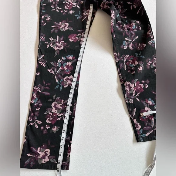 NWT. Bandolino Amy Modern Straight Leg Tummy Slimming Stretch Jeans Size 8 - Picture 7 of 14